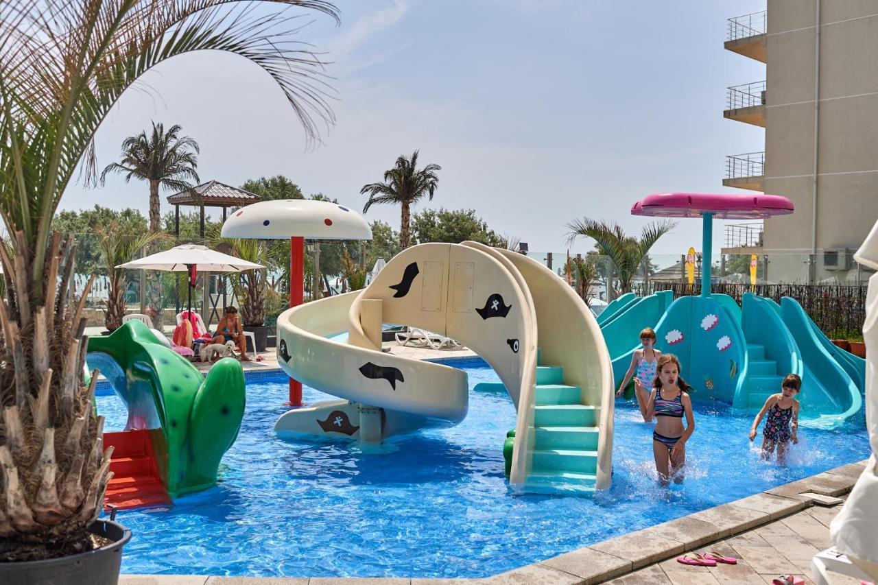 Dava Aparthotel Pool & Spa Mamaia Nord Năvodari Екстериор снимка